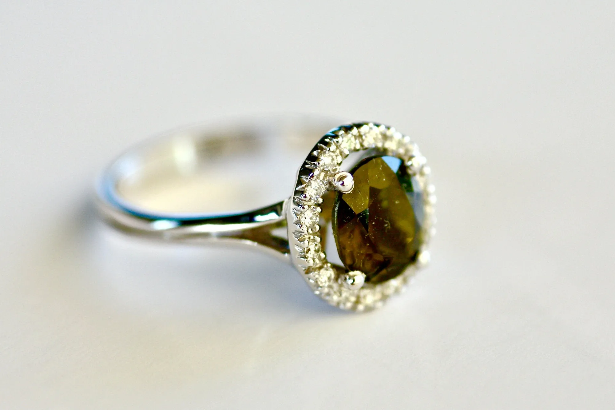 Gold K18 Tourmaline Diamond ring